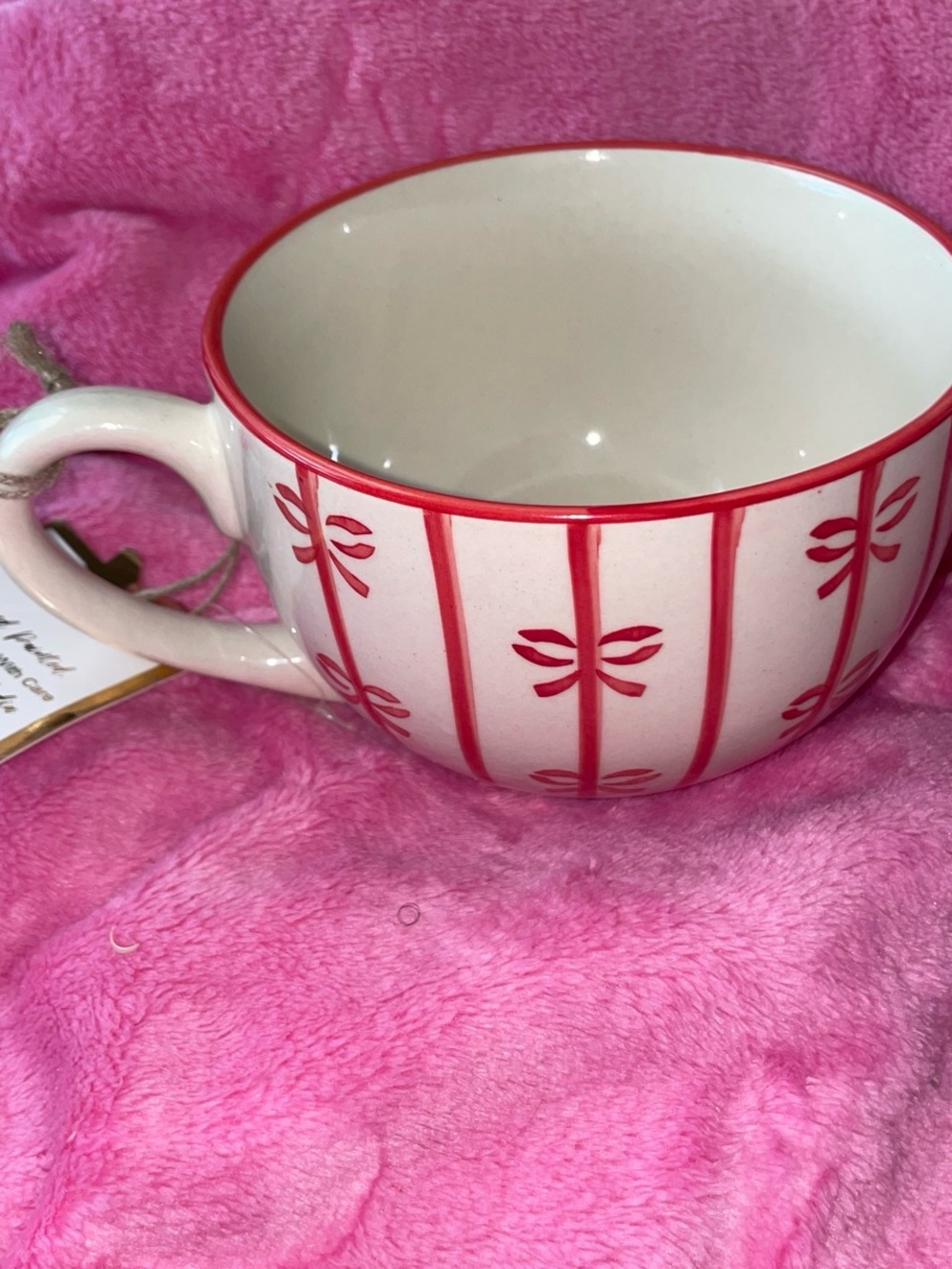 Red-Trim Ceramic Dinnerware Mug with Stripe & Bow Motif